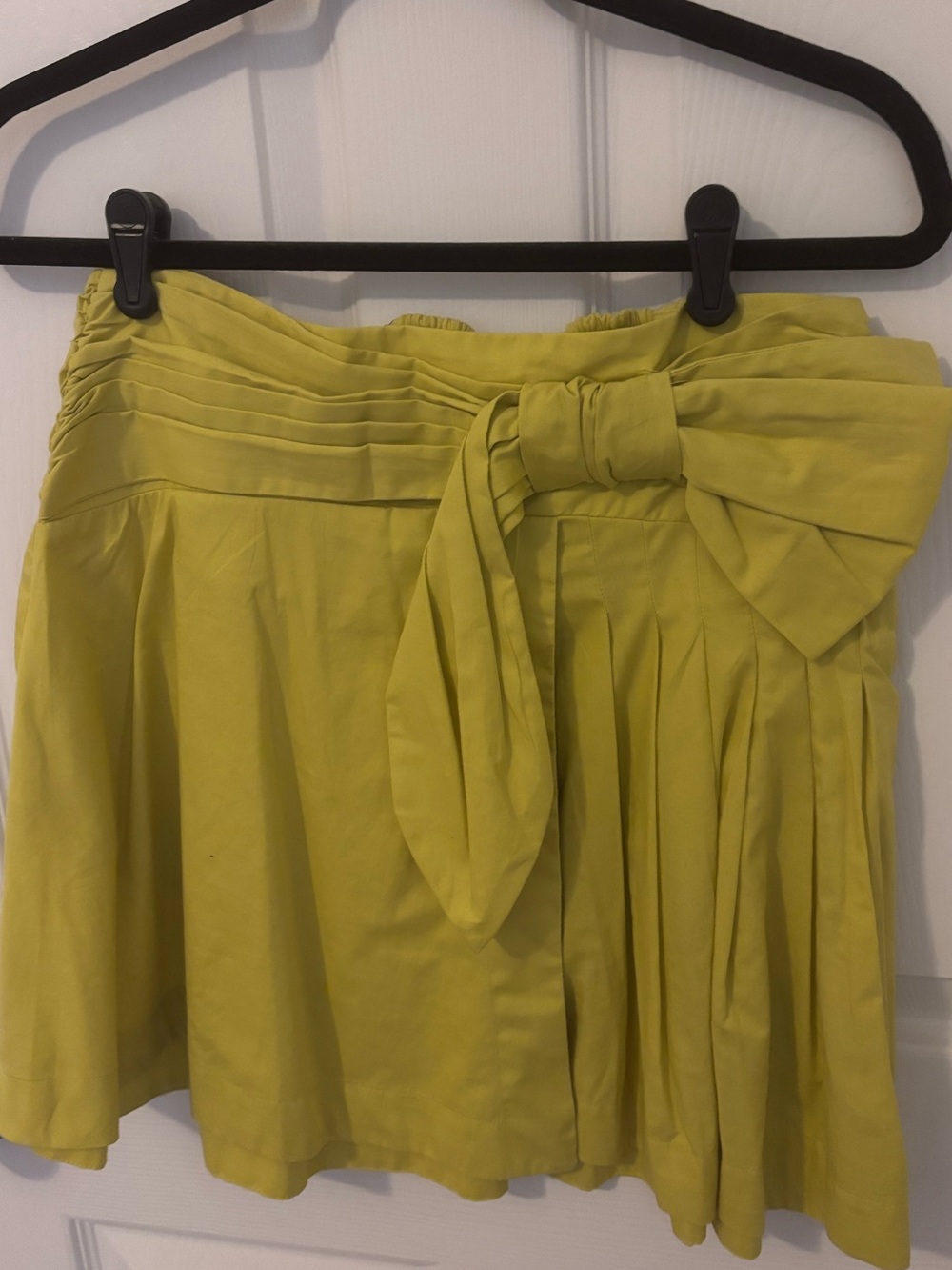 MAEVE Anthropologie Lime Green Bow-Detail Pleated Mini Skirt